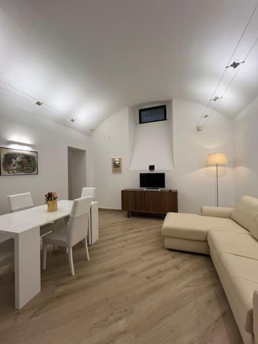 Molo 7 - Antesitum - Classic, Modern And Cozy Malgrate Bagian luar foto